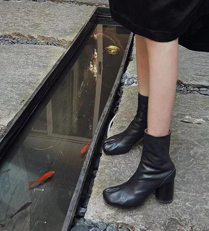 Модные Роскошные Дизайнерские Ботильоны Таби с Раздельным Носком Женские из Натуральной Кожи на Массивном Высоком Каблуке Короткие Ботинки 2025 Весенне-Осенняя Обувь