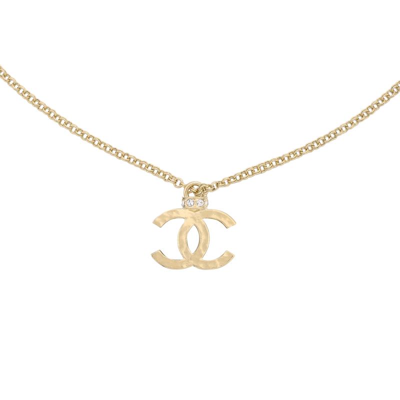 Chanel [24P Стиль Весна-Лето] Однотонное Ожерелье-Кулон с Декором Двойная C Женское Золотое