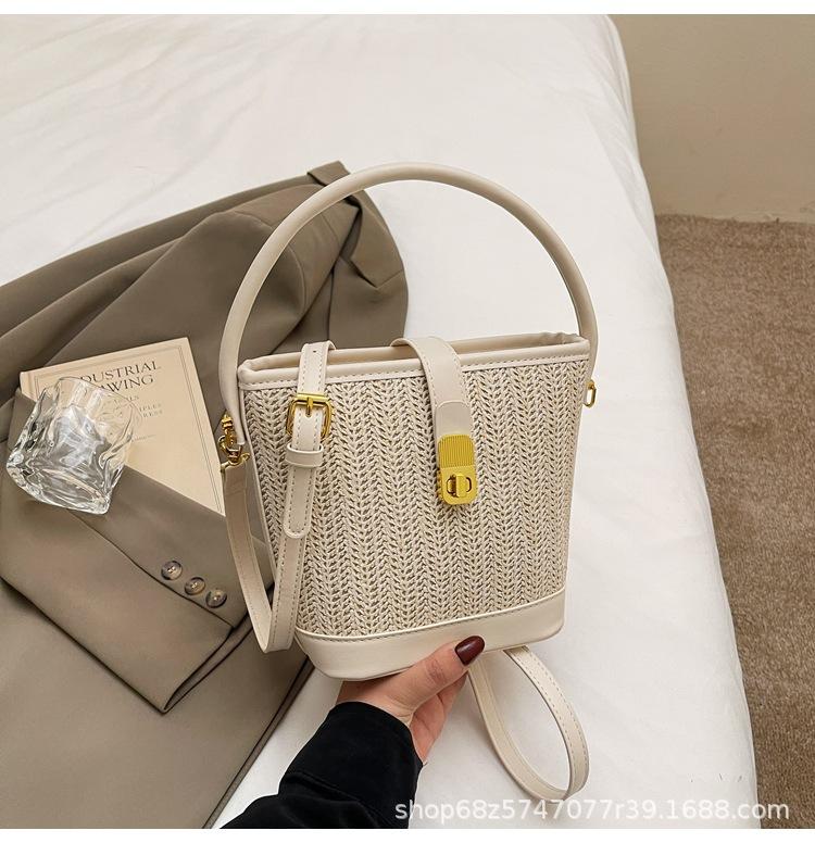 2005 New Large-capacity Straw Bag Niche Woven Portable Shoulder Bag Vacation Style Vacation Bucket Bag Lock Bag