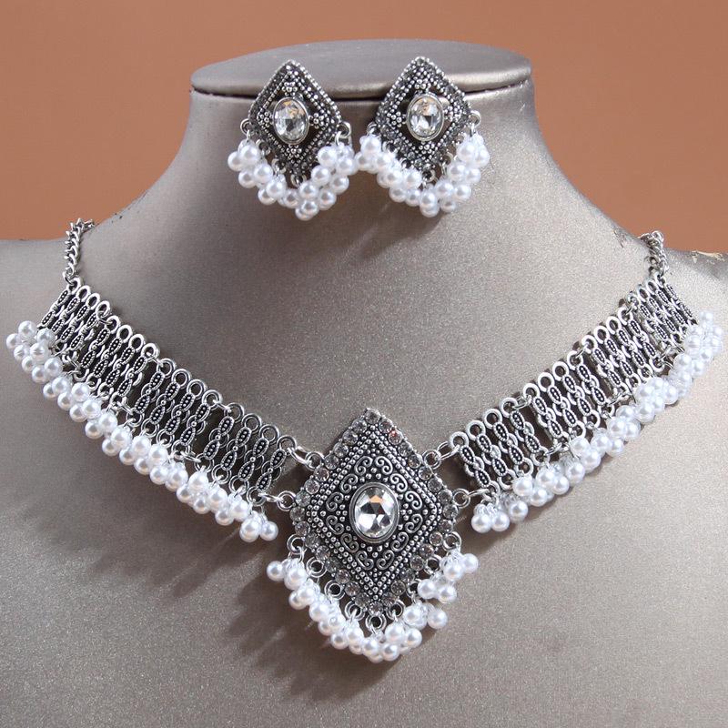 Fashionable Retro Diamond-Studded Rhombus Jewelry Set: Exaggerated Drop Necklace & Earrings