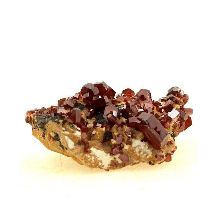 Pierres et Minéraux. Vanadinite. 94.0 ct. Mibladen, Maroc.