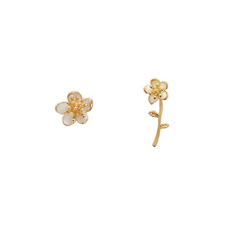 Корейские асимметричные серьги-цветы из серебра 925 пробы — элегантный и модный дизайн