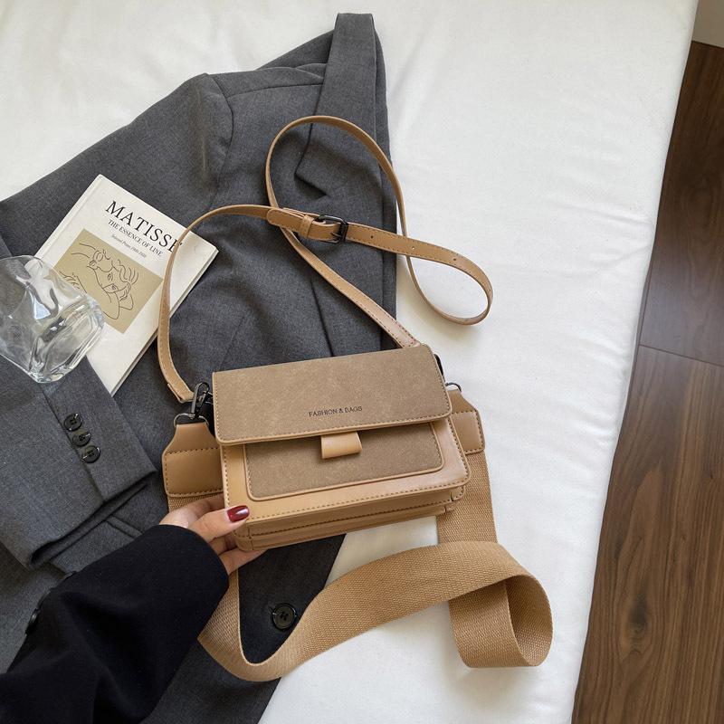Премиальный сенс маленькая квадратная сумка женская 2025 новая трендовая корейская версия широкий плечевой ремень сумка через плечо модная универсальная сумка-мессенджер