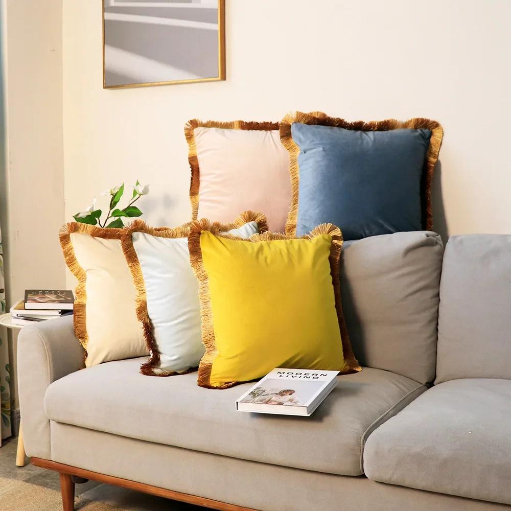 Чехол на подушку из бархата с золотыми кисточками по краю, однотонная наволочка, декоративная комната для образцов, кровать и диван