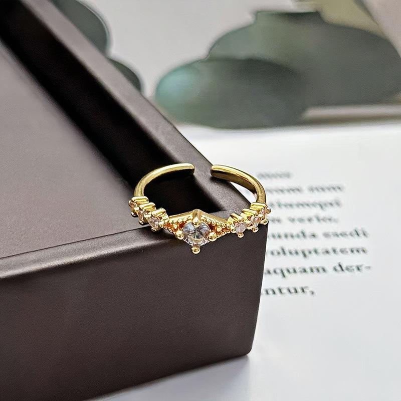 Средневековое французское ретро кольцо с открытой шинкой и полным бриллиантом, модное, с высоким чувством стиля и темпераментом, нишевый дизайн, изысканные бриллиантовые аксессуары для женщин