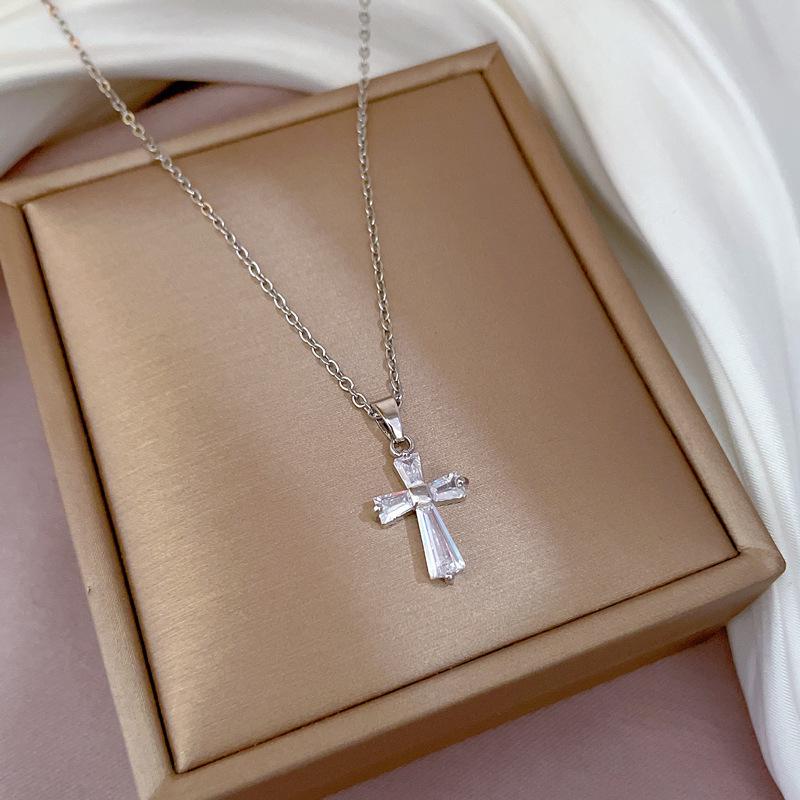 Copper Micro-Inlaid Love Light Luxury Temperament Gorgeous Full Diamond Necklace Female Versatile Collarbone Chain Titanium Steel