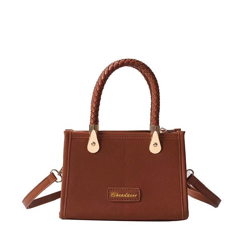 Женская темпераментная простая маленькая сумка 2025 весна новая высокая ценность универсальная на плечо сумка-мессенджер маленькая квадратная сумка