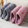 Хлопковые тапочки для женщин на осень и зиму, новый стиль для пар, теплая и толстая подошва, для дома и родов, с плюшевыми и пушистыми тапочками