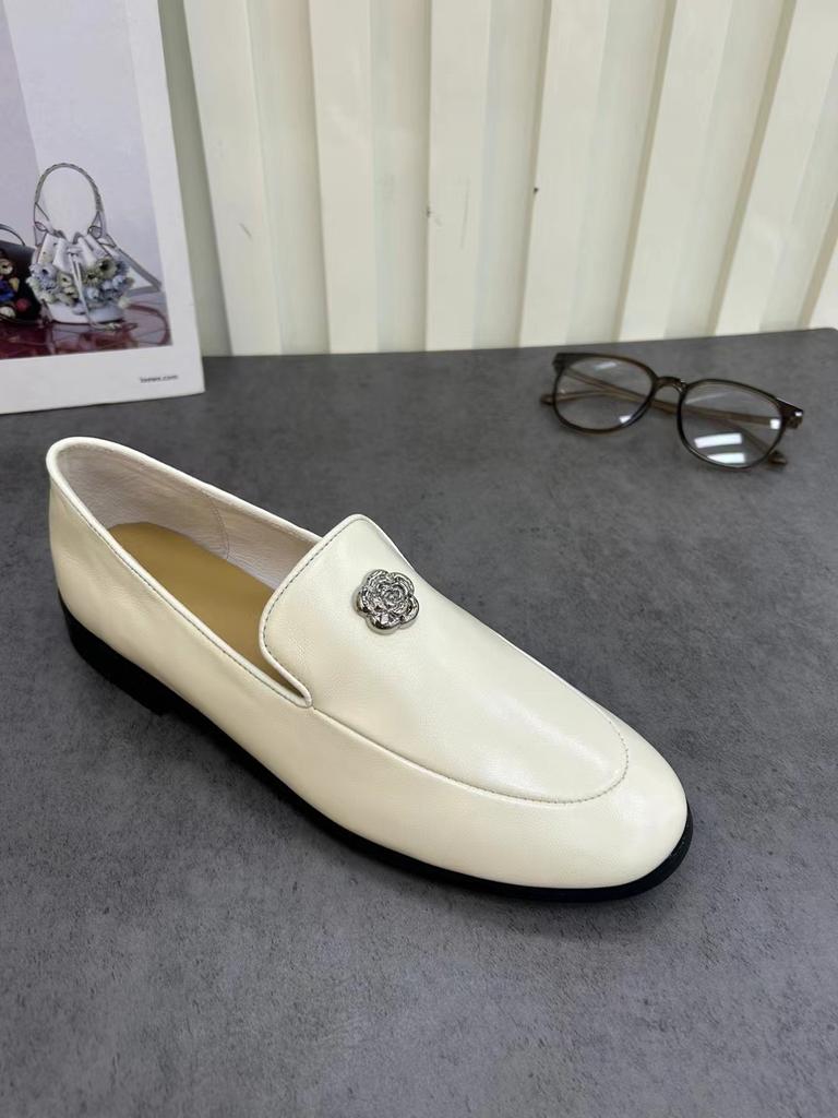 Модные лоферы на плоской подошве для повседневных прогулок. Внешняя и внутренняя часть из овчины, внутри удобная, мягкая, модная, цветочный декор.