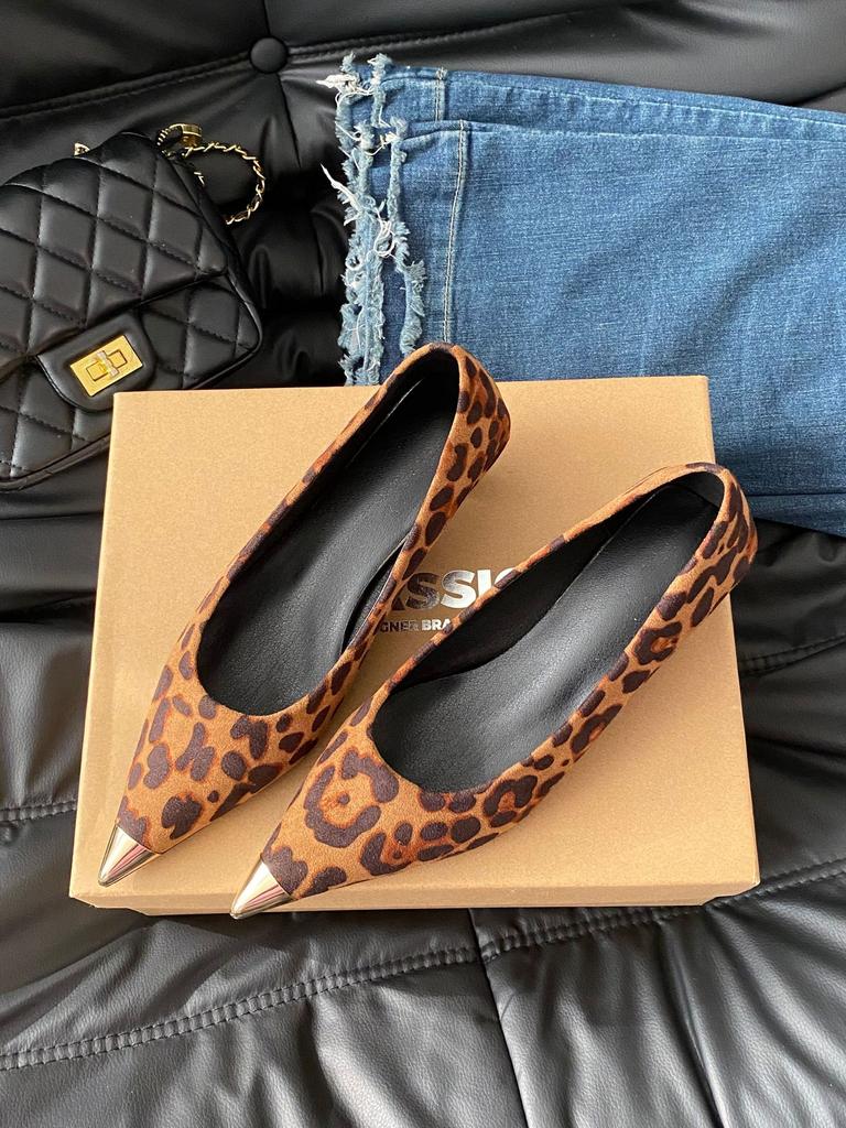 Весна 2025 новые ретро туфли-лодочки из металла с леопардовым принтом, французский темперамент, замшевые, с острым носком, на шпильке