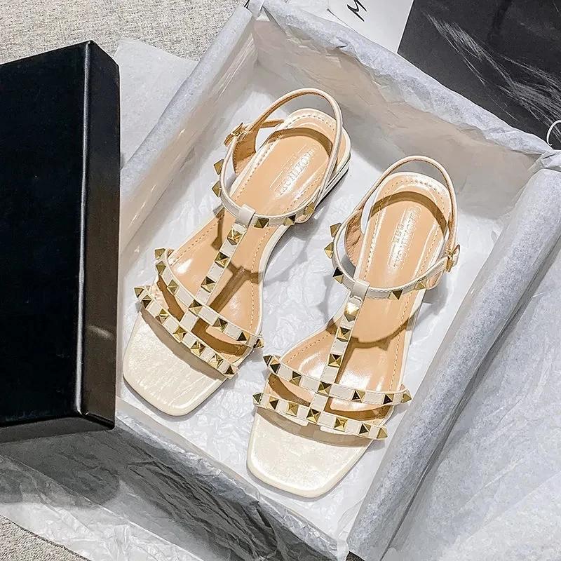 2024 Лето Плюс 43 Высококачественные Туфли на плоской подошве Женские Туфли на резиновой подошве Нескользящие Сандалии с заклепками и шипами Sandalias De Las Mujere