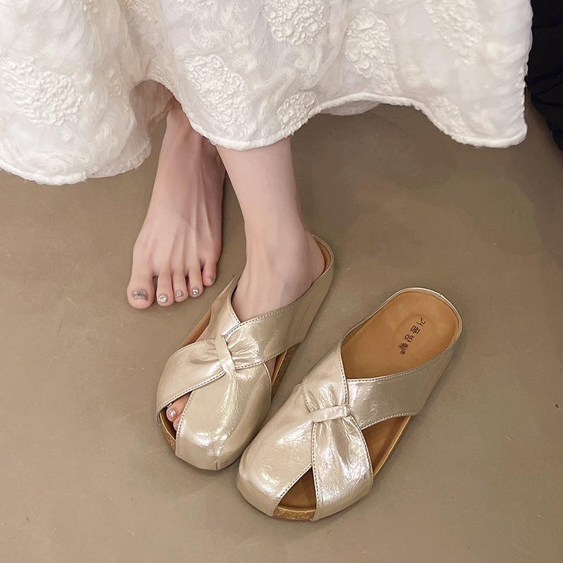 Нишевая женская обувь 2025 года летние прохладные тапочки для улицы ретро кожаная обувь сезонная обувь шлепанцы