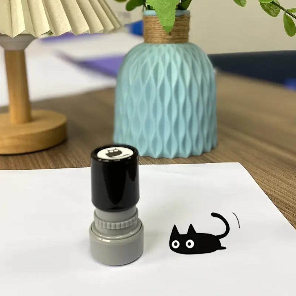 Милое черное животное