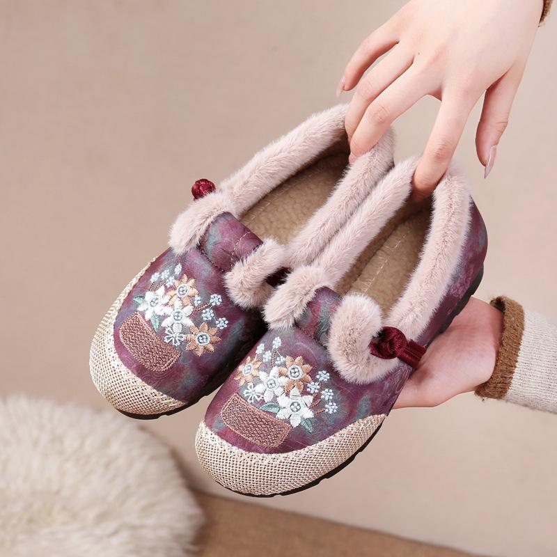 Winter Mother Shoes National Style Embroidery 2024 Cotton Shoes Piled Thickened Warm Women's Cotton Shoes New Old Beijing Cloth Shoes