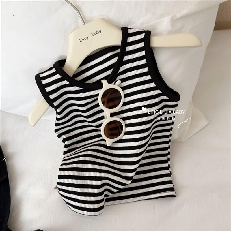 Stylish Summer Girl's Outfit Set Featuring Bow Tie Knit Vest And Frilled Denim Shorts