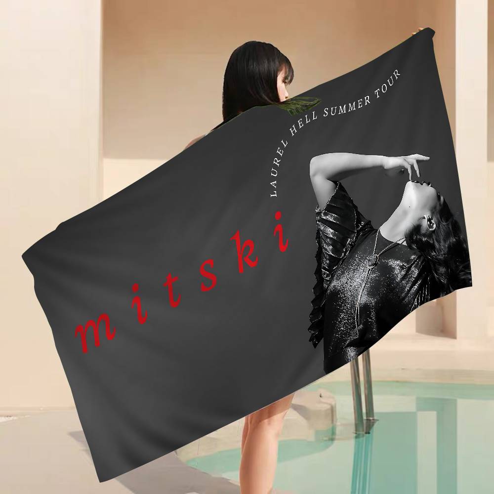 Популярная певица M-Mitski Большие пляжные полотенца из микрофибры Быстросохнущее полотенце Песчаные пляжные полотенца Полотенце для бассейна для путешествий Бассейн Йога