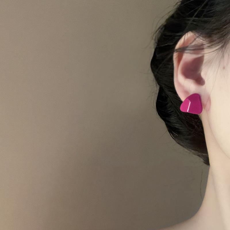 Треугольные серьги-пусеты розово-красного цвета, простые и милые, серьги с индивидуальным дизайном, модные серьги в сладком и крутом стиле, женские