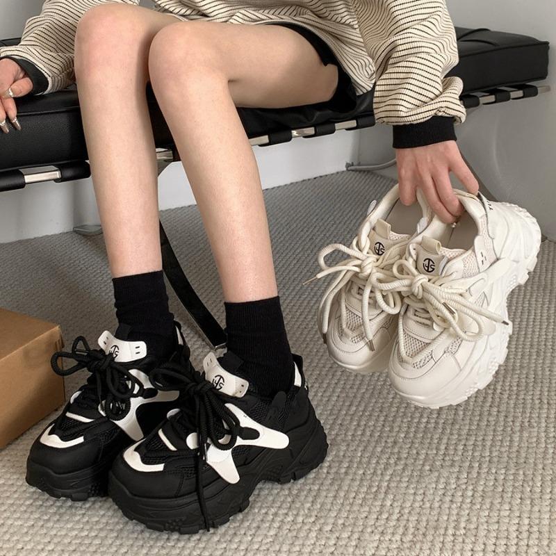 Модная платформа Женские кроссовки 2025 Весна Осень Шнуровка Толстая подошва Вулканизированная обувь Женская сетчатая дышащая спортивная обувь Дамы