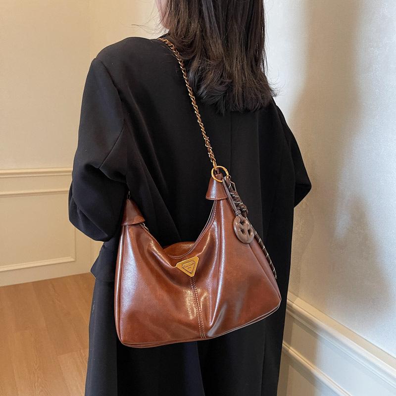 Large Capacity Fashion Trend Tote Bag Women's 2025 New Autumn and Winter Retro Commuter Shoulder Crossbody