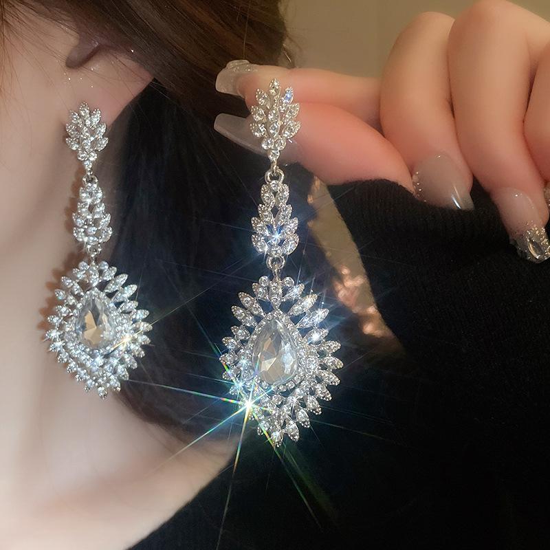 Luxury Spider Web Drop Tassel Earrings with Inlaid Diamonds