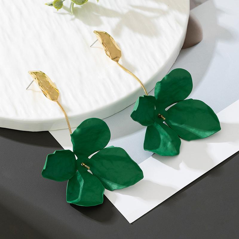 Персонализированные серьги-кисточки с красными лепестками