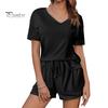 Женский летний комплект из 2 предметов: футболка с коротким рукавом и V-образным вырезом, эластичные шорты на талии, однотонный свободный покрой, повседневный наряд