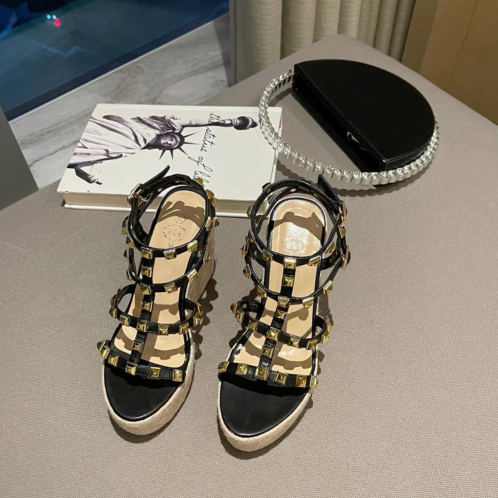 Женские босоножки на танкетке с заклепками, открытым носком и ремешком на щиколотке, женские босоножки на танкетке на платформе, высокие каблуки, плетеные из римской ротанговой травы