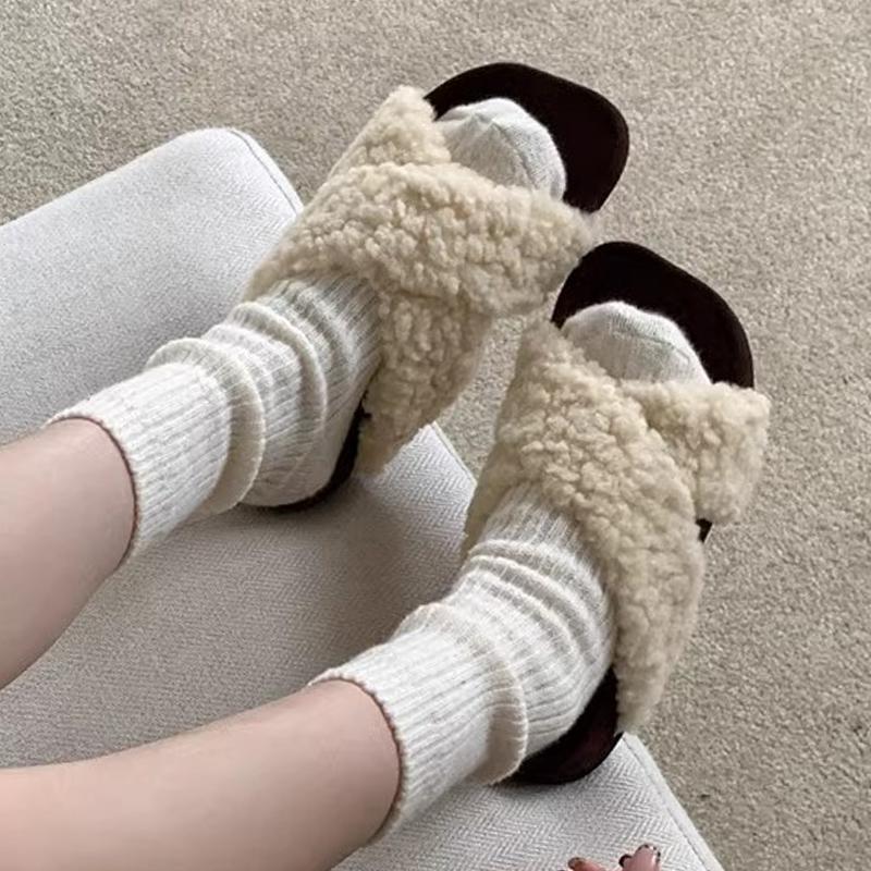 Меховые женские тапочки на плоской подошве дизайнерские короткие плюшевые зимние модные новые туфли 2025 года трендовые туфли с открытой пяткой для дома повседневные уютные женские туфли Zapatillas