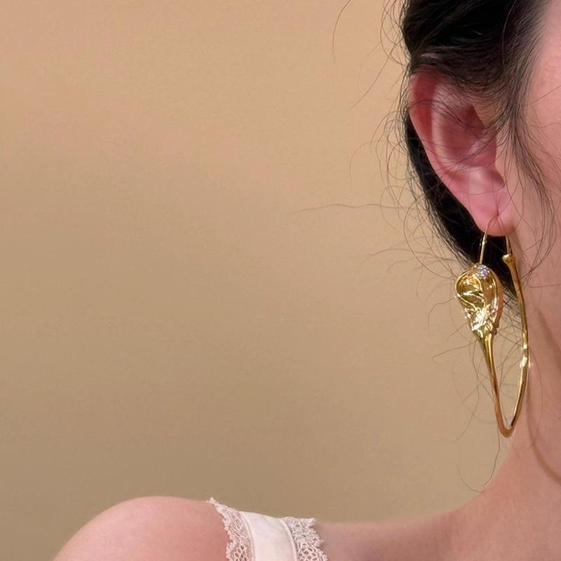 Retro Distressed Diamond-Encrusted Large Ring Earrings Feminine Charm Ear Rings Exquisite Facial Feature Earrings Fashionable
