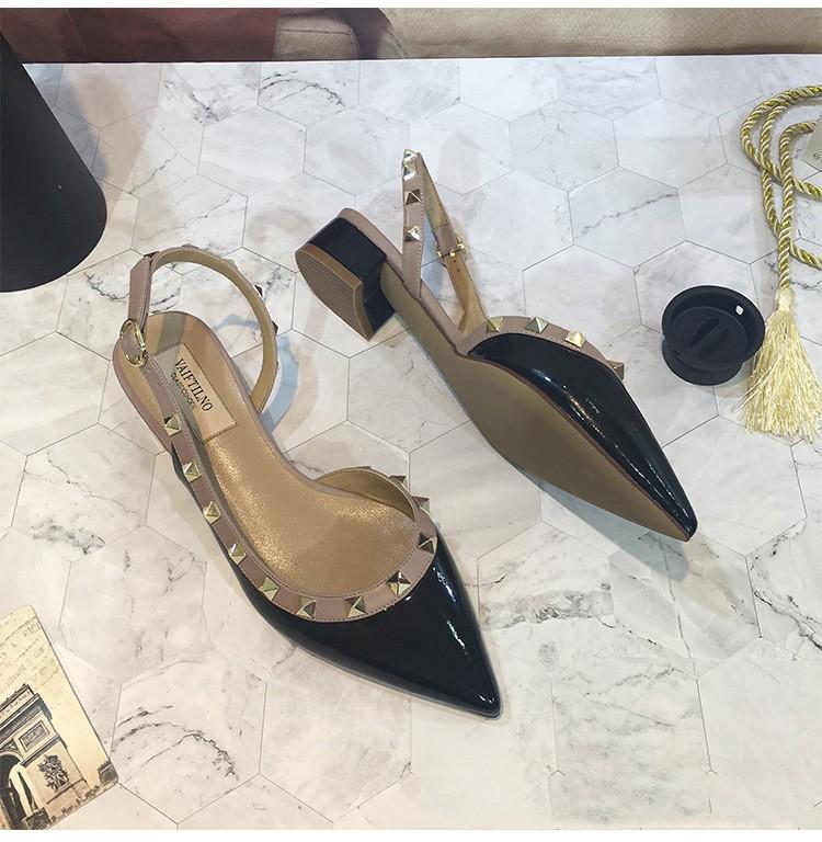 Сандалии с заклепками женские 2024 новые остроносые одинарные туфли плоские туфли лакированная кожа Baotou темперамент высокие каблуки женские туфли 33-41