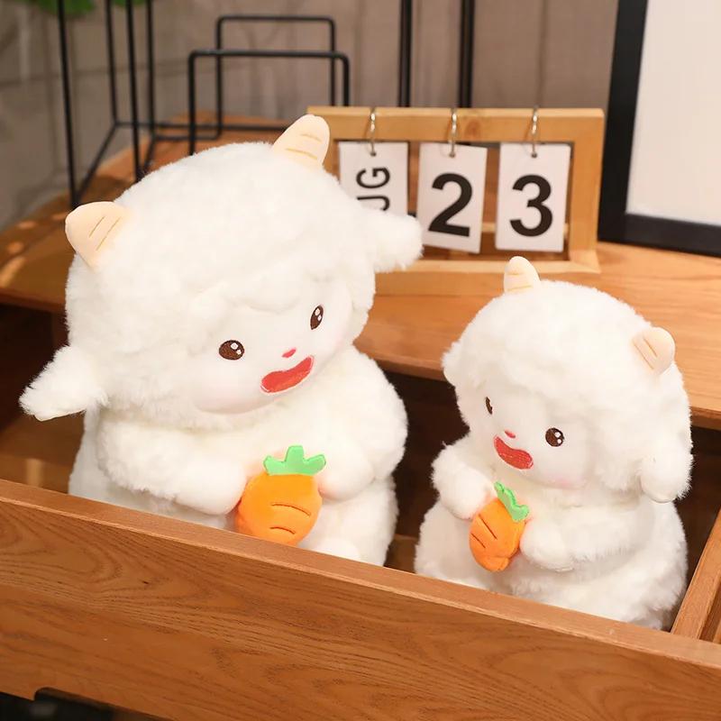 Милая белая овечка держит морковный цветок плюшевая кукла мягкая плюшевая игрушка ягненок милый подарок на день рождения ребенка