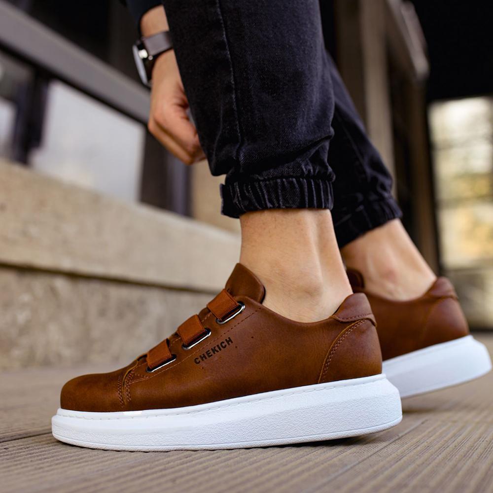 Chekich Мужская обувь Кроссовки белого цвета из искусственной кожи Летний сезон на резинке Удобные модные спортивные легкие дышащие CH253