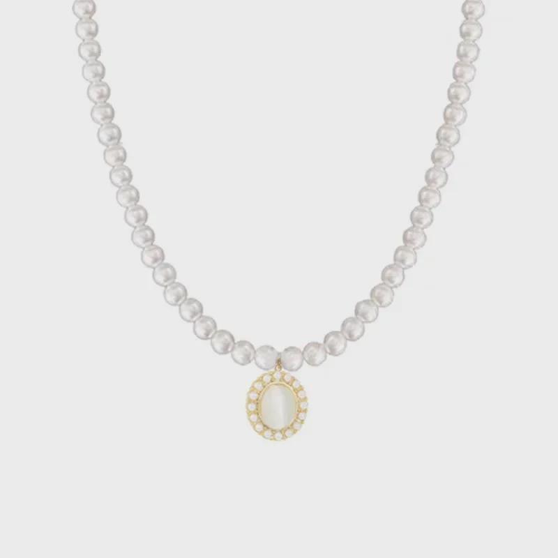 Sophisticated Cat's Eye Pearl Clavicle Necklace - Luxurious & Versatile Women's Sweater Accessory