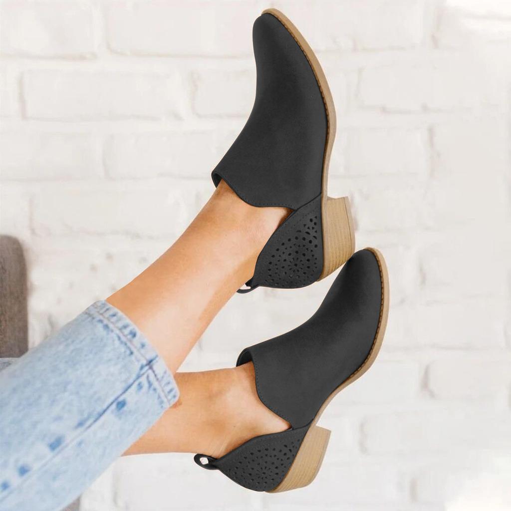 Женская обувь Полые однотонные короткие сапоги на среднем каблуке с острым носком