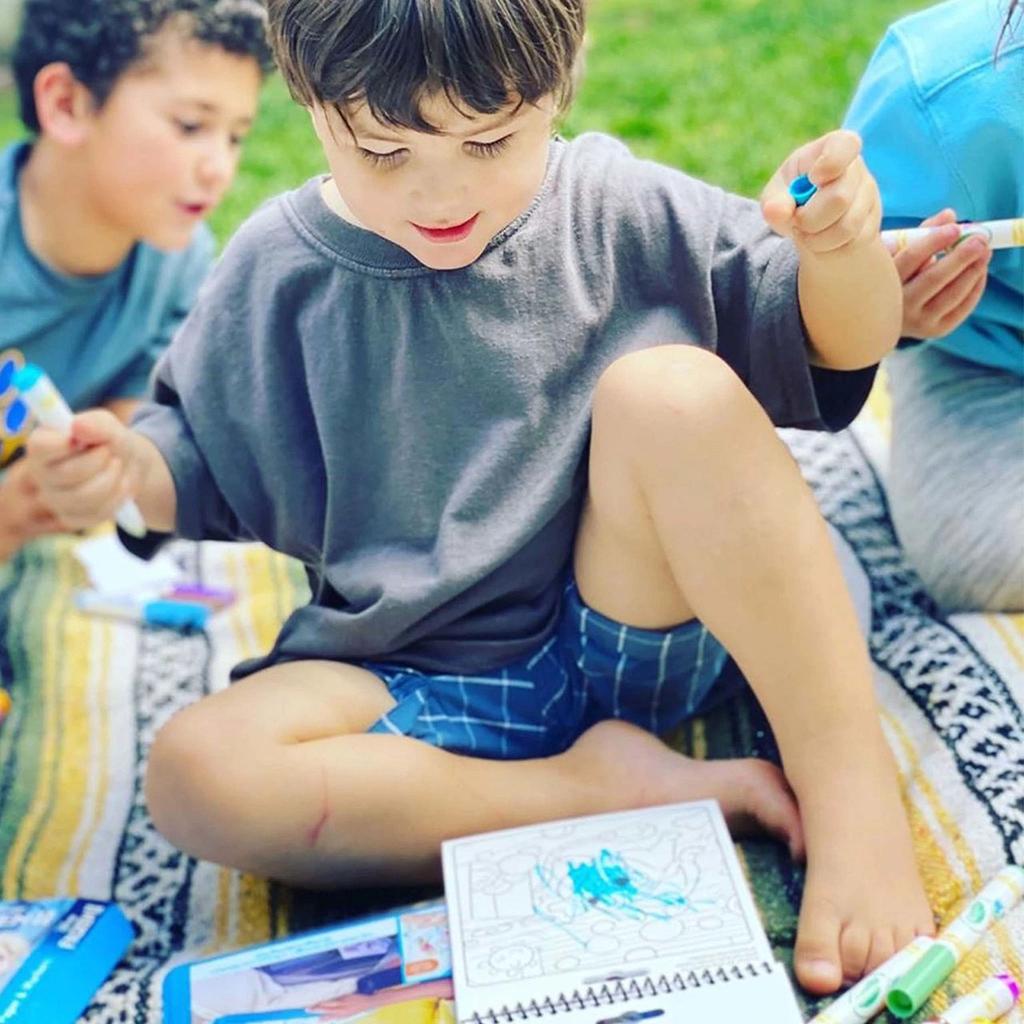 Crayola Baby Shark Color Wonder Travel Activity Mess Бесплатный подарок для 6 блокнотов, раскраски, дети, 3, 4, 5,