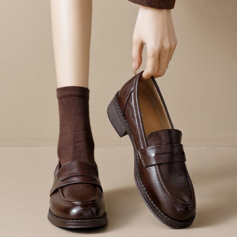 Модные лоферы 2025 Новые весенне-осенние туфли из мягкой кожи в винтажном британском стиле Женская обувь на ленивой подошве на среднем каблуке