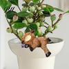 Patio Highland Cow Figurine Plant Pot Hugger Funny Resin Flower Decoration Cute Farm Animal Ornament for Indoor Outdoor Balcony Yard Lawn Decor