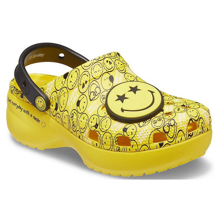 Crocs X Smiley Классические клоги на толстой подошве Сандалии с лицом смайлика и облаками Желто-черные Женские 207233-90H