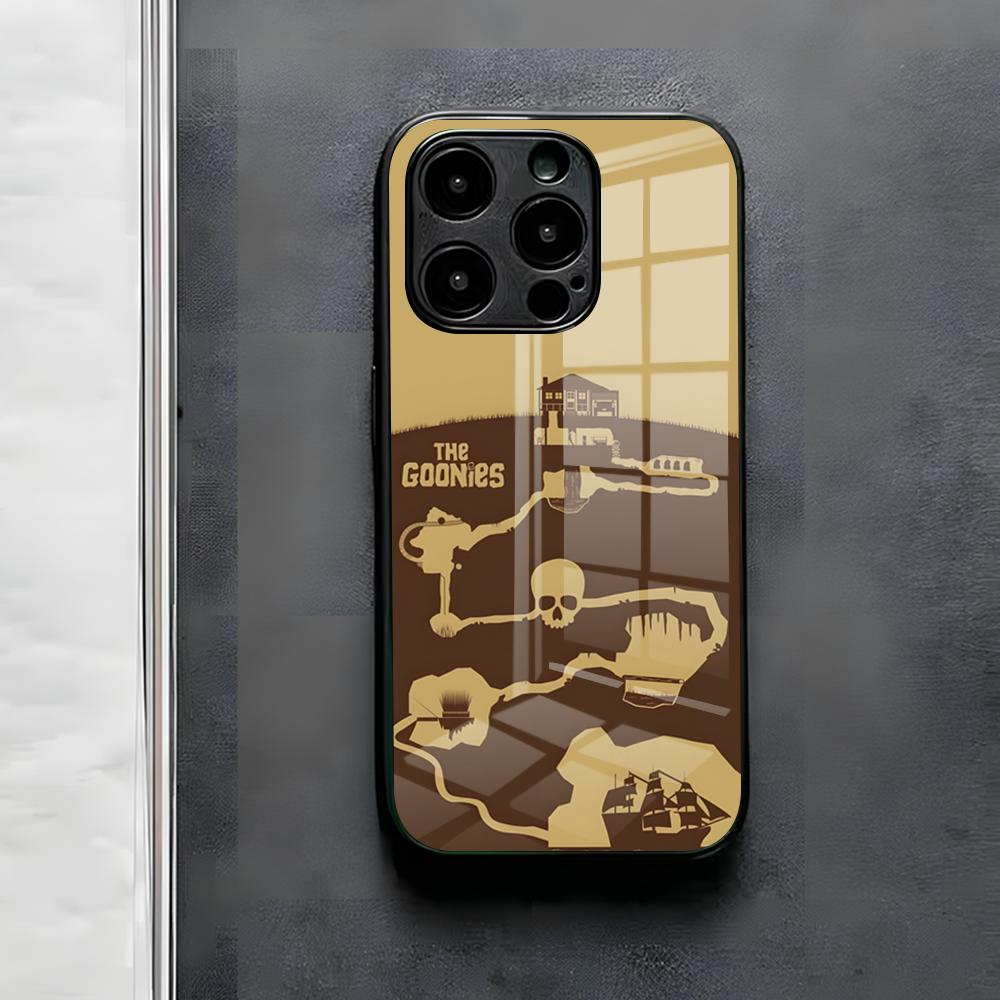 Чехол для телефона The Goonies для iPhone 17 Air 16 E Pro Max 15 14 13 Mini 12 Pro 11 Max Plus Черное Стеклянное Покрытие