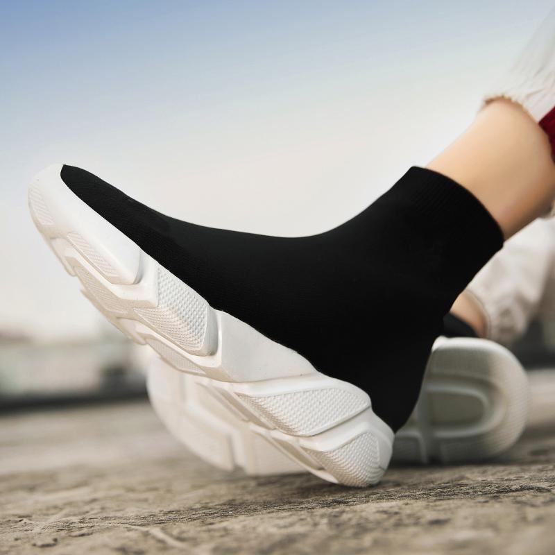 Fashion Classic Black White Cheap Shoes for Men Women Breathable Mesh Casual Sneakers Men Slip-On Socks Shoes Men Zapatillas De Hombre