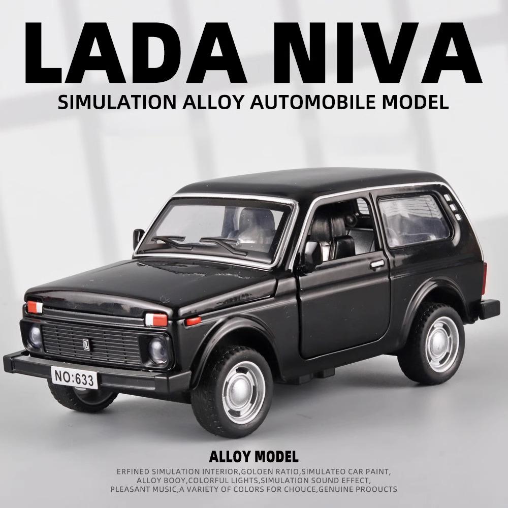 Diecast 1:32 LADA NIVA Jeep Alloy Retro Car Model Car Central Control Ornaments Sound and Light Toy Christmas Gifts for Children