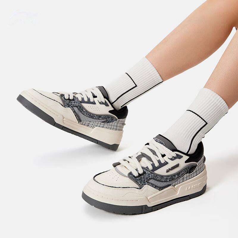 Li Ning 001 BTC Скользкие Амортизация Устойчивые к истиранию Поддержка Низкие Скейтбордические кроссовки Женские Белый Черный AGCU086-1