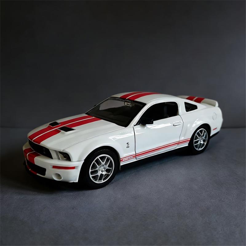 1:24 Мустанг Шелби GT500 2007 Сплав Модель Спортивного Автомобиля Литье под Давлением Металл Классические Трассовые Гонки Модель Автомобиля Симуляция Подарок для Детей