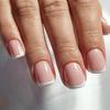 Набор из 24 накладных ногтей с коротким градиентом белого цвета