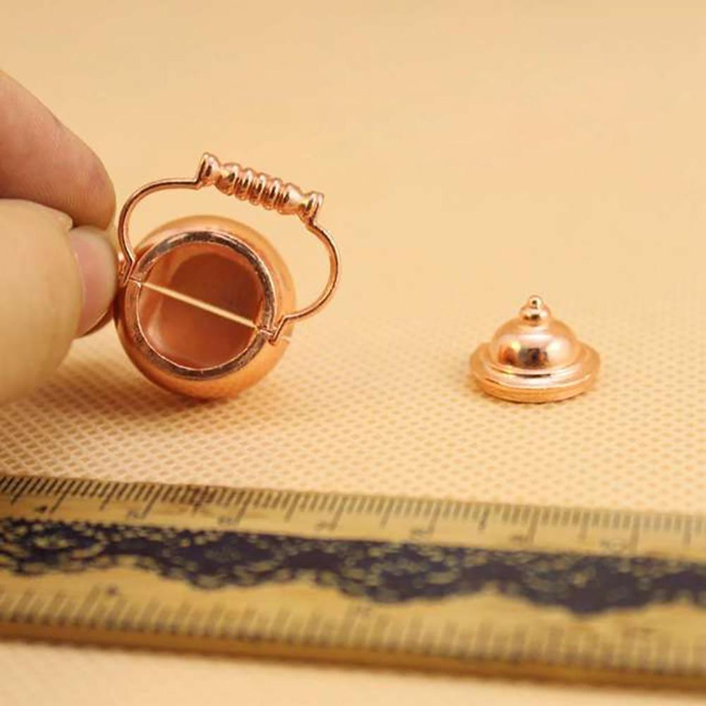 Миниатюрный чайник для кукольного домика