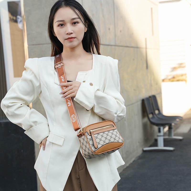 Spring Middle-aged Mother Crossbody Bag, Large-capacity Women's Single-shoulder Bag, Practical Wholesale Women's Bag