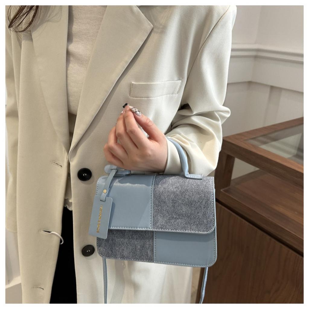 Small Handbag with Niche Design for Women, Winter New Fashionable Commuting Small Square Bag with High Aesthetic Sense, Shoulder Bag