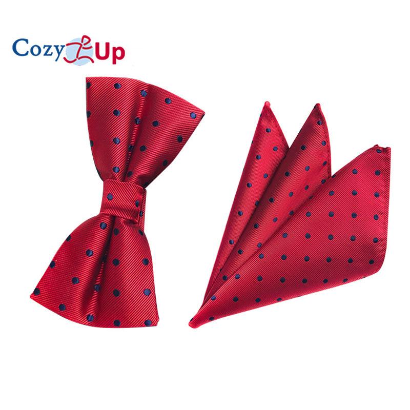 Костюм-двойка с галстуком-бабочкой и нагрудным платком с узором пейсли