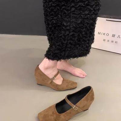 Весна 2024 новая обувь в стиле мори для женщин, маленькие кожаные туфли, женские туфли Мэри Джейн на скрытой платформе, туфли с ремешком на одной пряжке для ношения с юбками