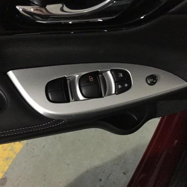 Совместим с компонентами интерьера Nissan Tiida 15-16 годов, такими как внутренняя ручка двери, рамка переключения передач и воздуховыпускное отверстие.